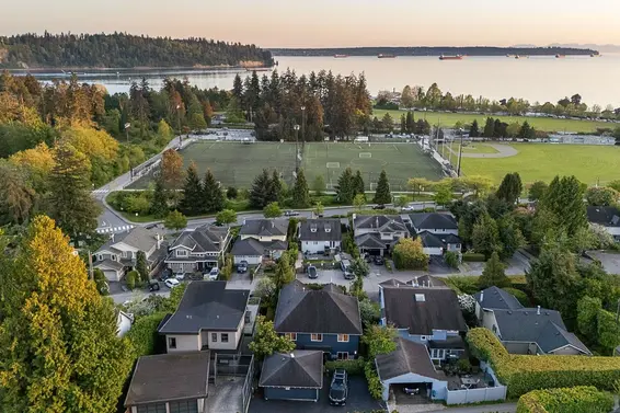 1075 Esplanade Avenue, West Vancouver For Sale - image 30