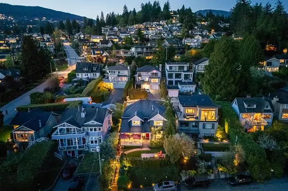 1075 Esplanade Avenue, West Vancouver For Sale - image 33