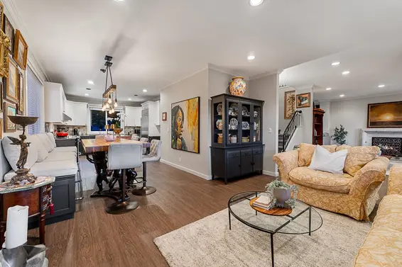 1075 Esplanade Avenue, West Vancouver For Sale - image 5