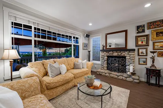 1075 Esplanade Avenue, West Vancouver For Sale - image 6