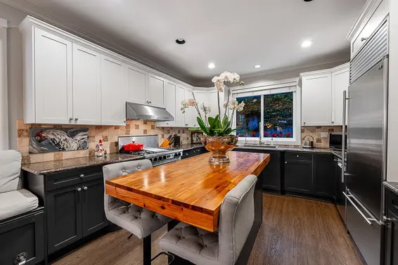 1075 Esplanade Avenue, West Vancouver For Sale - image 9