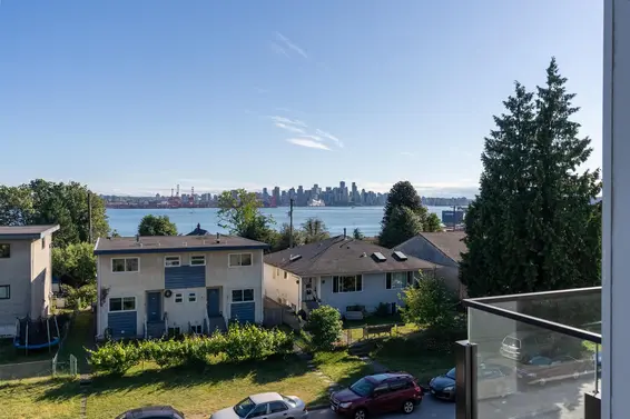 1 434 East 1st Street, North Vancouver