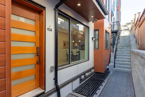 1 434 East 1st Street, North Vancouver For Sale - image 4