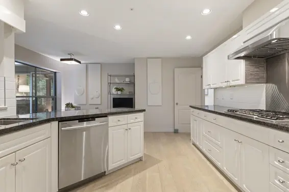 301 3288 Capilano Crescent, North Vancouver For Sale - image 32