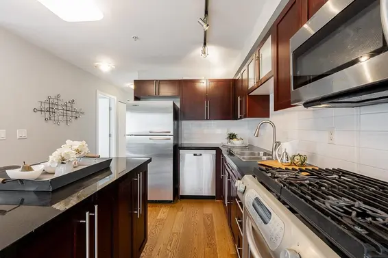 410 122 East 3Rd Street, North Vancouver For Sale - image 5