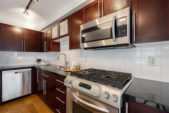 410 122 East 3Rd Street, North Vancouver For Sale - image 6