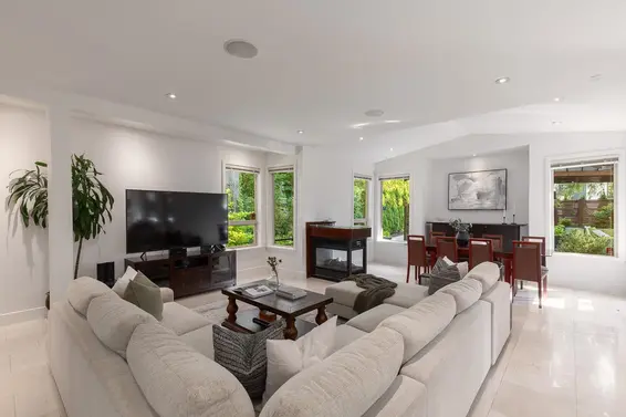 3681 Henderson Avenue, North Vancouver For Sale - image 5