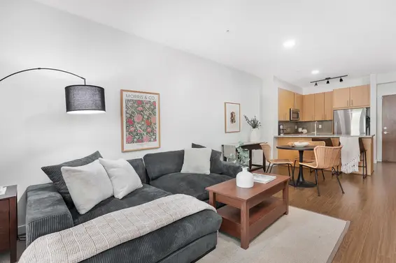 113 119 West 22nd Street, North Vancouver For Sale - image 4