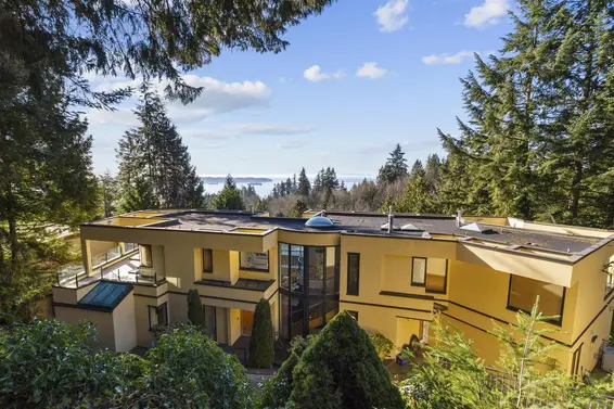 2780 Rosebery Avenue, West Vancouver For Sale - image 2