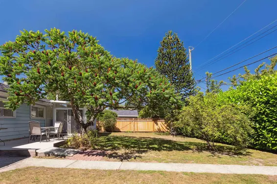 1386 Tatlow Avenue, North Vancouver For Sale - image 3