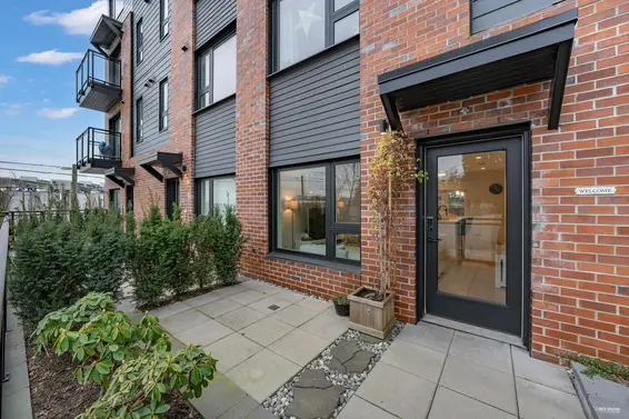 162 565 East 2nd Street, North Vancouver For Sale - image 3