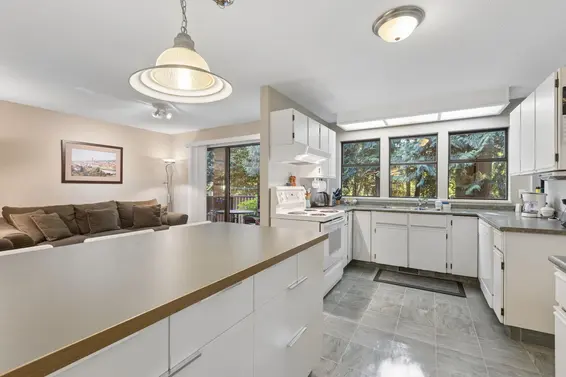 2102 Kirkstone Place, North Vancouver For Sale - image 10