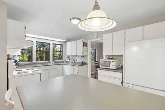 2102 Kirkstone Place, North Vancouver For Sale - image 11