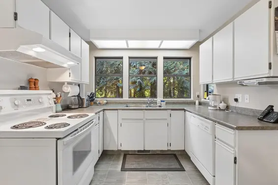 2102 Kirkstone Place, North Vancouver For Sale - image 8
