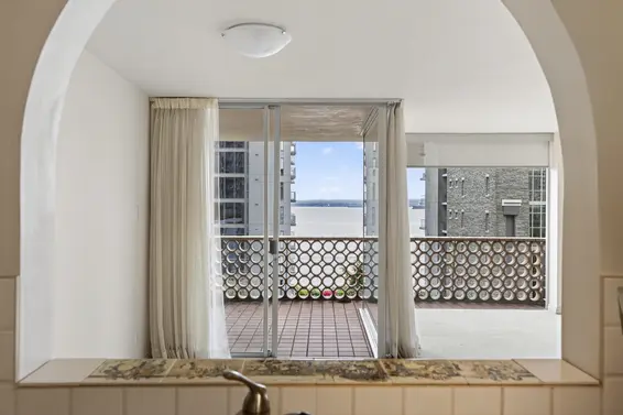 402 2135 Argyle Avenue, West Vancouver For Sale - image 16