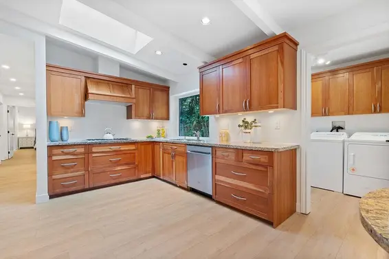 4692 Glenwood Avenue, North Vancouver For Sale - image 16