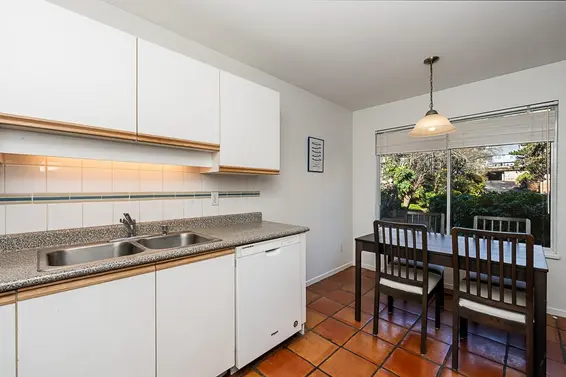 10 901 West 17th Street, North Vancouver For Sale - image 8