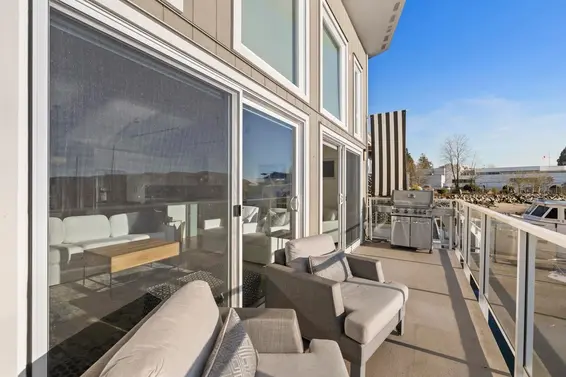 20 415 West Esplanade Avenue, North Vancouver For Sale - image 3