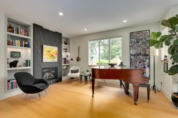 828 17th Street, West Vancouver For Sale - image 2