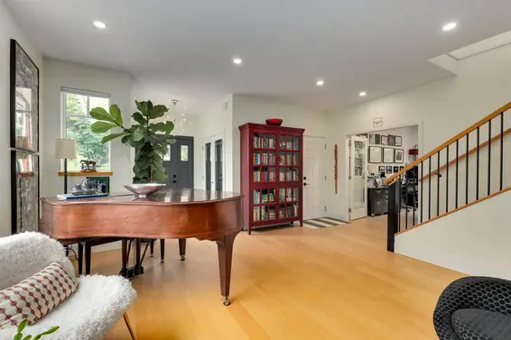 828 17th Street, West Vancouver For Sale - image 3
