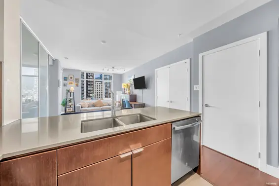 1301 158 West 13 Street, North Vancouver For Sale - image 3