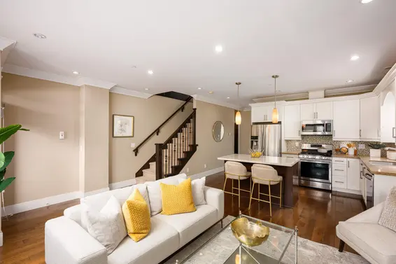 320 East Keith Road, North Vancouver For Sale - image 18