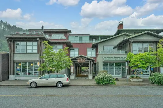103 6388 Bay Street, West Vancouver