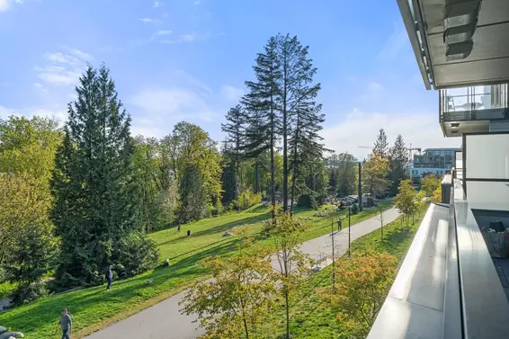 211 747 East 3rd Street, North Vancouver