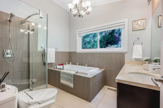 2120 28th Street, West Vancouver For Sale - image 10