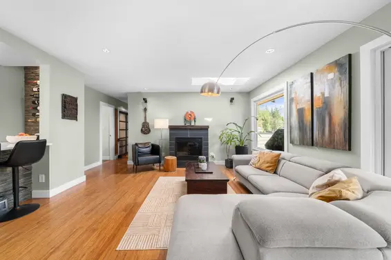 4515 Meadowbank Close, North Vancouver For Sale - image 9