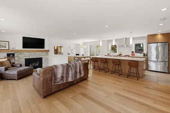 2708 Byron Road, North Vancouver For Sale - image 2