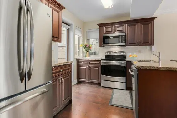 7 215 East 4 Street, North Vancouver For Sale - image 7