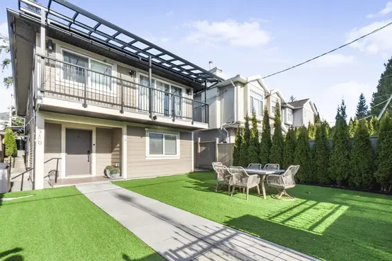 510 25th  West Street, North Vancouver For Sale - image 2