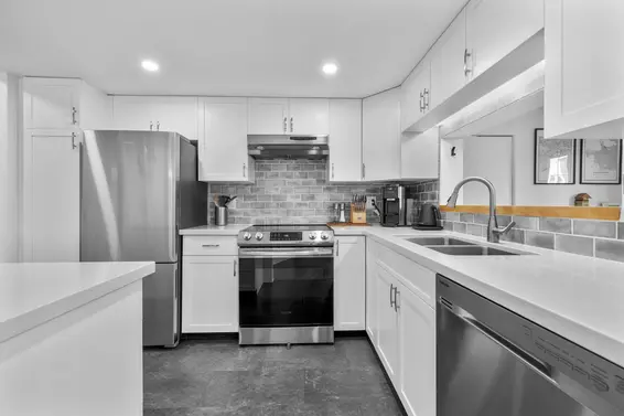 803 995 Roche Point Drive, North Vancouver For Sale - image 10