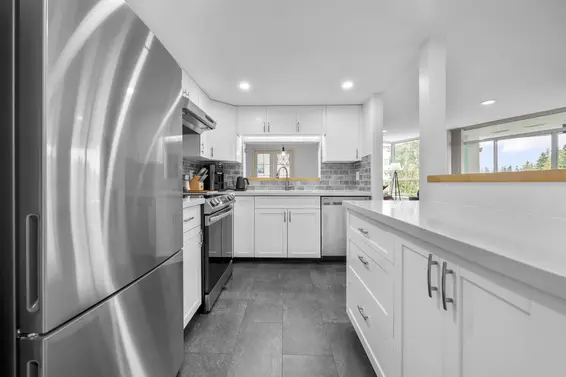 803 995 Roche Point Drive, North Vancouver For Sale - image 13