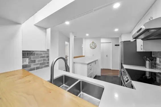 803 995 Roche Point Drive, North Vancouver For Sale - image 14