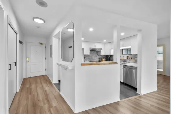 803 995 Roche Point Drive, North Vancouver For Sale - image 8