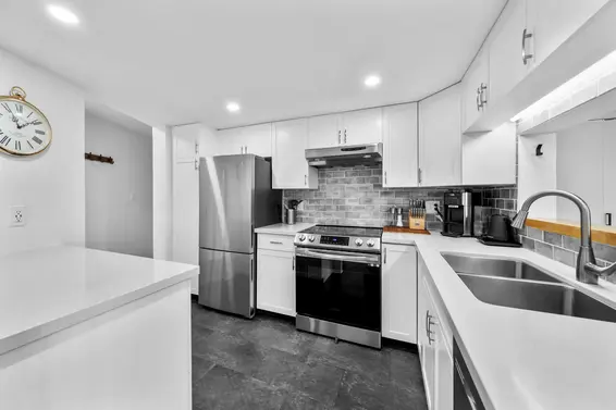 803 995 Roche Point Drive, North Vancouver For Sale - image 9