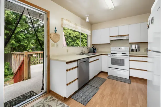 628 East St. James Road, North Vancouver For Sale - image 12