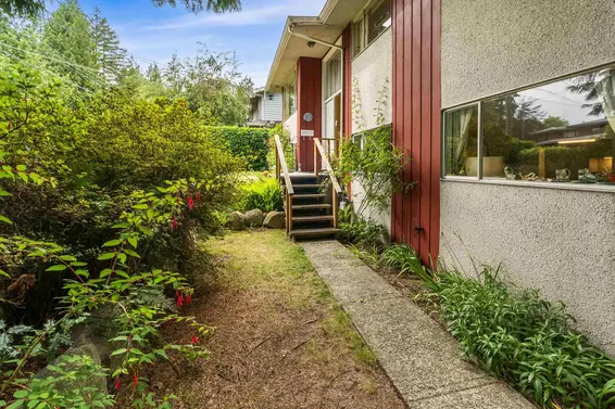 628 East St. James Road, North Vancouver For Sale - image 5
