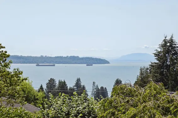 2136 Nelson Avenue, West Vancouver For Sale - image 2