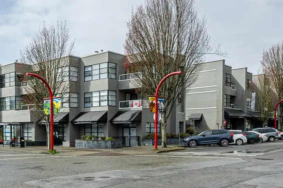 206 3151 Woodbine Drive, North Vancouver