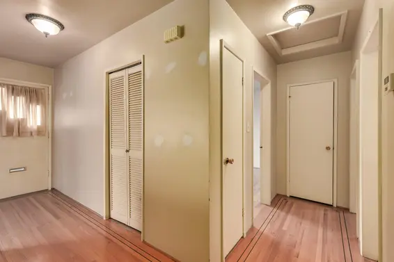 1118 Cloverley Street, North Vancouver For Sale - image 27