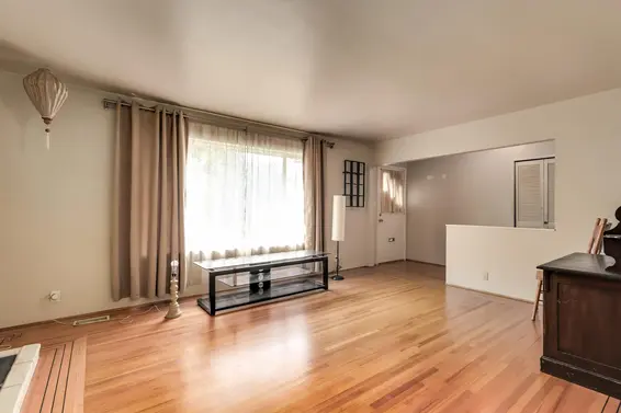 1118 Cloverley Street, North Vancouver For Sale - image 3