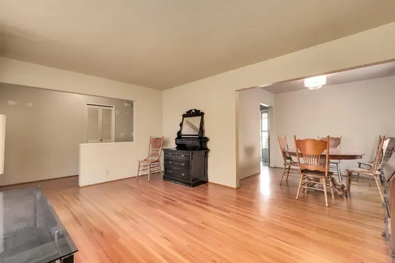 1118 Cloverley Street, North Vancouver For Sale - image 4