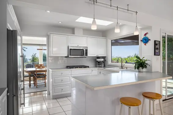 4615 Woodgreen Drive, West Vancouver For Sale - image 12