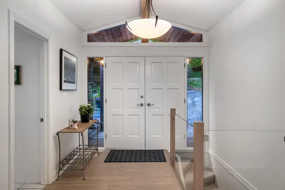 4615 Woodgreen Drive, West Vancouver For Sale - image 2