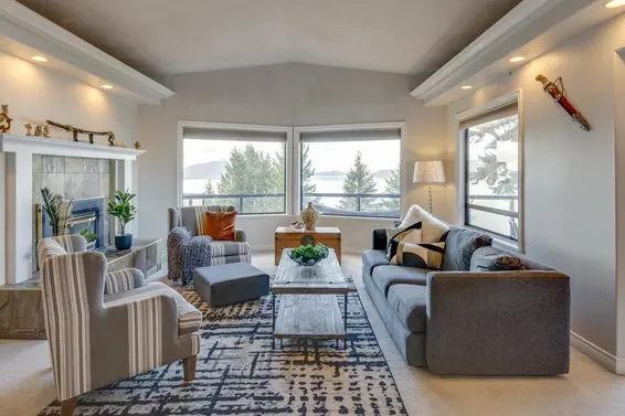 370 Bayview Place, LIONS BAY For Sale - image 1