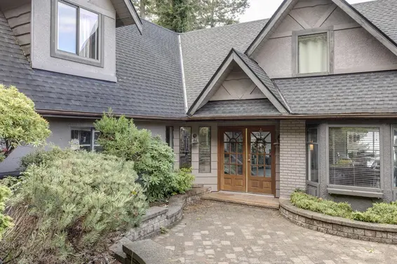 370 Bayview Place, LIONS BAY For Sale - image 1