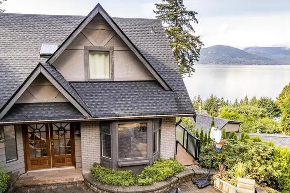 370 Bayview Place, LIONS BAY For Sale - image 2